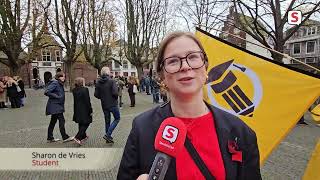 Studenten onderwijsinstellingen en gemeente protesteren tegen onderwijsbezuinigingen [upl. by Biron]