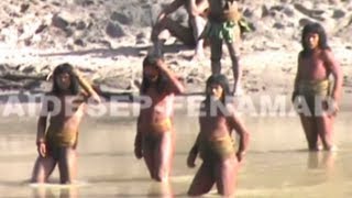 Lost Peruvian tribe make first contact [upl. by Yllom]