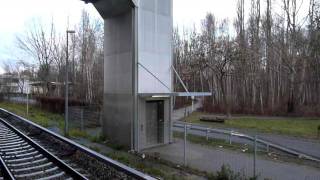 Berlin Thyssen Fahrstuhl quotPeople Moverquot im S Bahnhof Betriebsbahnhof Rummelsburg [upl. by Olmsted]