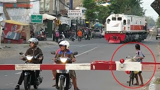 lho kok sepurnya keretaapi madiun [upl. by Eugnimod]