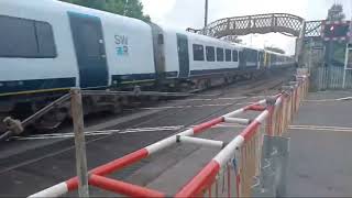 Screamy Alarm Rare GWE Barriers Bedhampton Station Level Crossing Hampshire [upl. by Ashlie76]