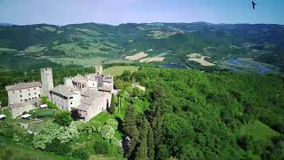 Castello di Giomici e lago di Valfabbrica dallalto [upl. by Alfi]