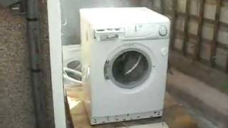 Washing Machine Self Destructs  DESTRUCTION D UNE MACH A LAVER [upl. by Jodi114]