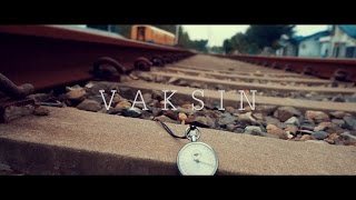 Eno Redho feat Macbee  Vaksin Official Music Video [upl. by Feldman]