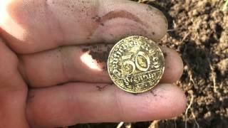 Feld Sondeln bringt WW2 Nazi Abzeichen Münzen Metal Detecting WWII Badge Coins Button and Loinhead [upl. by Salema]