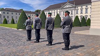 Flaggenkommando Ehrenzug Trompetensignal WachbataillonStabsmusikkorps der Bundeswehr 31052023 [upl. by Anomis]