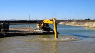 Seestadt Aspern  Komatsu PC600LC Longreach [upl. by Landrum]