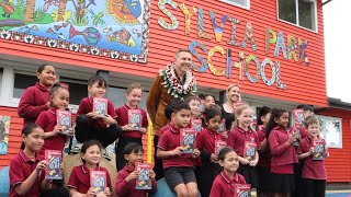 David Walliams visit Sylvia Park School in New Zealand [upl. by Witty]