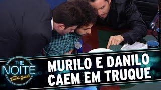 Murilo e Danilo caem em truque de mágico  The Noite 291216 [upl. by Oremodlab]