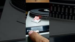 HOW TO PLAY VINYL RECORD record vinylrecord plaka phonographrecord shorts [upl. by Boj]