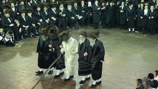 Satmar Rebbe R’ Zalmen Leib Dancing Mitzvah Tantz At His Grandson’s Wedding [upl. by Eniloj561]