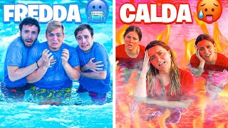 SOPRAVVIVIAMO NELLA PISCINA CALDA VS FREDDA CON I NOSTRI AMICI PER 24 ORE [upl. by Adnaerb827]