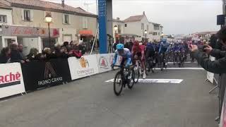 Tour de La Provence  Louis Louvet remporte le sprint dans létape Châteaurenard  SaintesMaries [upl. by Mahmoud689]