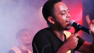 Dibekulu  Ayenema Wedajish live at H2o New Ethiopian Music Official HD Music Video [upl. by Rauscher643]