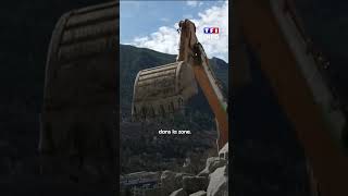 Andorre  Un rocher de 180 tonnes dévale la montagne avant darrêter sa course au pied des immeubles [upl. by Keating]