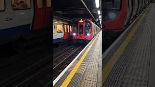 Underground trains crossing each otherUK🇬🇧🇬🇧🥰🥰🥰 [upl. by Euqcaj]