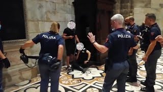 Arresto in Duomo il blitz della Polizia per liberare la guardia giurata [upl. by Amerigo]