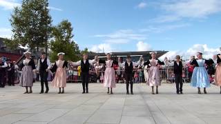 Enfants cercle celtique Ploemel fête dArvor 2014 [upl. by Lennod343]