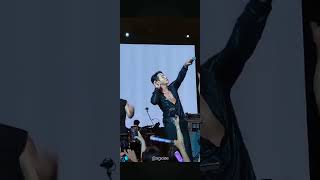 황치열 remove earpiece attractively kpop hwangchiyeul 黄致列 dance concert shorts sexyman [upl. by Enomed]