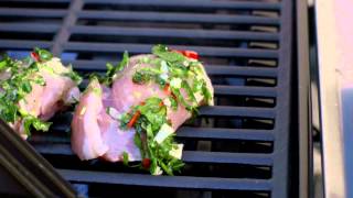 Grillad kycklinglårfilé med chimichurri  Grilltips från Coop [upl. by Sherourd370]