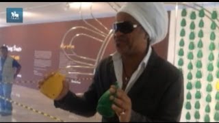 Carlinhos Brown toca a Caxirola o instrumento oficial da Copa de 2014 [upl. by Beauvais]