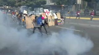 Violência em protestos na Venezuela [upl. by Grannie]