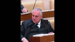 Claudio Lotito si addormenta in Senato 😴😅 [upl. by Eidua]