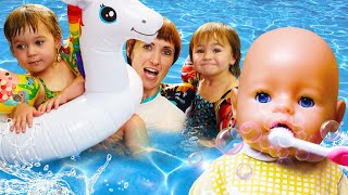 Disfrutemos la piscina con la pequeña Bianca y sus juguetes Vídeos de bebés para niños en español [upl. by Nahtan]