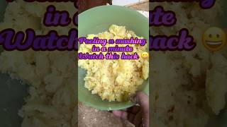 Mashing potatoes in a minute 😃 lifehack foodhacks kitchenhacks lifehacksvideos kitchentips [upl. by Akilaz412]