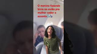 O menino fazendo birra no avião pra mulher ceder o assento✈️💺avião assento polêmicadaJennifer [upl. by Niessuh]