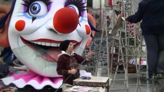 Viareggio  Anteprima del Carnevale 2014  Nell hangar di MBreschi [upl. by Irtak]