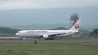 旭川空港 AkJHND JAL552 JA613 J [upl. by Harlow199]