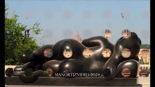 BOTERO A ROMA Reclining Woman Donna distesa – Terrazza del Pincio [upl. by Carmelia]