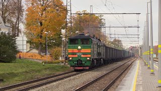 Тепловоз 2ТЭ10М3424 на ст Скривери  2TE10M3424 at Skriveri station [upl. by Anelhtac]