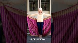 BERHIJAB PAKAI ROK LILIT  BISA BANGET  NIH TUTORIAL PEMAKAIAN ROK  KAIN LILIT OUTFIT KONDANGAN [upl. by Cirad]