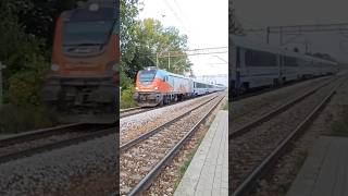 OKLEINA EU160013 OLIMPIJSKIE EMOCJE przelatuje z pociągiem intercity Chełmianin przez Świdnik Wsch [upl. by Hanus99]