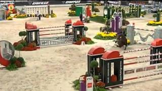 Oudtrainer over dood paard Hickstead [upl. by Aneehsyt]