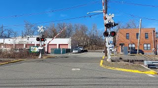 Gate struggles to rise Anderson Ave WoodRidge NJ [upl. by Kylstra]