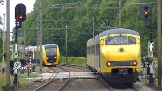 Spoorwegovergang Borne  Dutch railroad crossing [upl. by Odeen6]