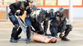 Simulacro intervención policial con perros [upl. by Ahselet]