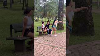 Broma 😃 las pelotas falsas 🤣😂 shortvideo bromapesada bromas [upl. by Nahshun]