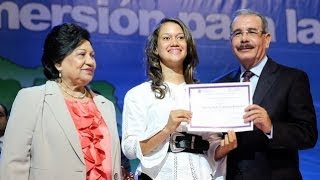 Presidente Medina encabeza graduación 8 mil estudiantes de inglés por inmersión [upl. by Ellis]