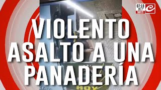 Violento asalto a una panadería queda registrado en video [upl. by Jezabelle]