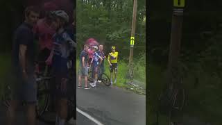 Evenepoel gaat tegen de grond in na massale val in Dauphiné evenepoel remco crash [upl. by Justino481]