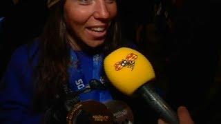 Här visar Charlotte Kalla upp sina medaljer [upl. by Schweitzer68]